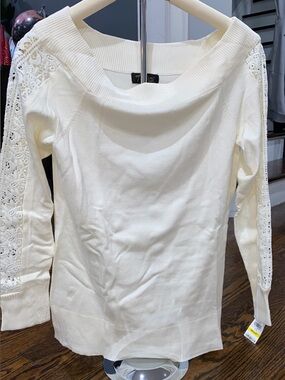 Women’s Cream Lace-Sleeve Sweater